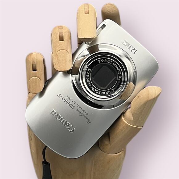 Canon PowerShot SD960 IS Digital Camera | 12.1MP | Silver - Picture 1 of 5